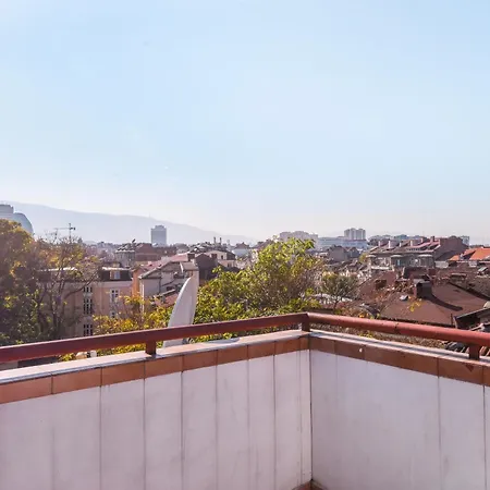 Апартаменты Centrally Located With A 360 Terrace София
